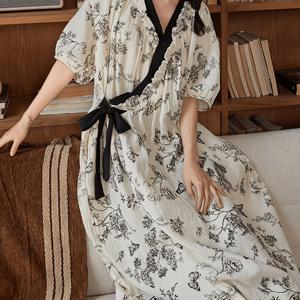 잉크 나비 플로럴 프린트 V넥 레이스 트림 기모노 스타일 잠옷, 루즈핏 반팔 및 긴 기장, 시적인 필터가 있는 중국 스타일 잠옷, 뷰티와 편안함의 이중 온라인, 완벽한 홈 리트리얼 감각을 선사합니다.