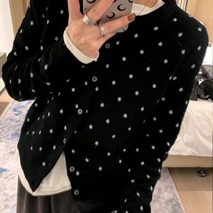 새로운 패셔너블 다용도 물방울 무늬 라운드넥 싱글 버튼 봄 가을 겨울 긴팔 레트로 스웨터 캐주얼 다용도 여성 니트 여성 가디건 출퇴근 상의