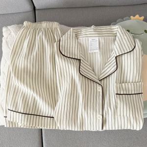 인스타 스타일 이지 스위트 프린트 파자마 세트 여성용 에너지 넘치는 패션 반팔 및 반바지 봄 가을 얇은 홈웨어 외출 가능 캐주얼 웨어 부드럽고 통기성 좋은 소재