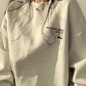 미국 캐주얼 스몰 레터 프린트 라운드넥 풀오버 스웨터, 라이트 플로럴 그레이 루즈 드롭 숄더 긴소매 스웨트셔츠