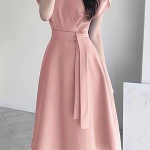 여성 벨트 원피스, 단색 루즈핏 우아한 퍼프 소매 V넥 타이 허리 A라인 미디 드레스 - 가볍고 통기성 좋은 여름 출퇴근 및 파티 원피스, 결혼식 손님, 파티 또는 여름 의상, 캐주얼 출퇴근에 적합