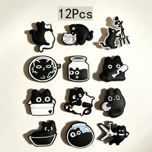 12개 창의적인 스토리라인 흑백 아기 고양이 신발 장식, 게으르고 장난기 많은 재미있는 피규어 액세서리, 샌들, 가방, 열쇠고리, DIY 수제 장식 세트에 적합, 의상 장식, 가장 친한 친구를 위한 깜짝 작은 선물