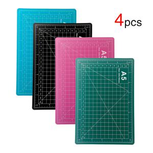 4개 세트 / 그린 + 핑크 + 블랙 + 블루 A5 전문가용 커팅 매트 - 내마모성, 절단 방지, 세척 용이, 정밀 측정을 위한 양면 그리드 | 종이 커팅/패치워크/클레이/모델 제작에 이상적 | 재봉 및 미술 | 스크랩북, 프린팅, 공예 | 학교, 사무실, 학생 교육에 필수 | 클레이 공예 | 카드스톡 아트 조각 | 조각 도구 | DIY 수제 깜짝 선물!