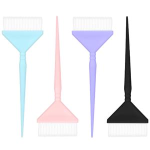 클래식 디자인의 염색 브러쉬 4종 세트. 헤어 염색, 미용실 및 가정 염색 모두에 적합한 다용도 브러쉬입니다.