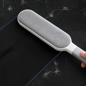 1개 다기능 재사용 가능한 먼지 브러시, 양면 애완동물 털 제거기, 수동 정전식 플리스 브러시, 고양이털, 옷, 소파, 가구, 침대 및 카펫 청소에 적합 - 플라스틱 소재, 전기가 필요하지 않음, 거실 사용에 적합
