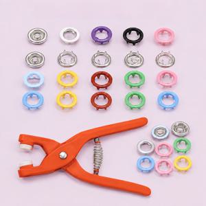 금속 스냅 단추 218개 세트, 고정 펜치 프레스 공구 포함 - DIY 공예, 의류 재봉, 모자에 이상적 - 설치가 쉬운 패브릭 아일렛 - 레터링 단추 의류 액세서리, 가정용 필수품