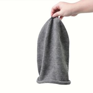 롤드 브림 스타일의 여성용 비니 1개 - 캐주얼하고 포멀한 모든 행사에 적합한 부드럽고 슬러치한 모자. 추운 날씨에 따뜻하게 유지하고 귀를 덮는 디자인. 손세탁이 용이합니다.