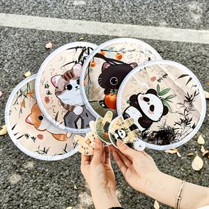 귀여운 접이식 고양이 선풍기 8개 세트 (4개입) - 행운의 고양이 디자인, 2-in-1 냉방 및 자외선 차단, 휴대용 핸드헬드, 보관 파우치 포함, 여름 액세서리 / 휴일 선물, 고양이 패턴 스타일