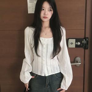 특정 방향으로 걷기: 달콤하고 영묘한 여성용 화이트 블라우스 | 퍼프 슬리브 디자인 | 핏을 위한 뒷면 끈 디테일 | 크롭 탑 | 가볍고 통기성 좋은 | 시폰 허리 슬림핏
