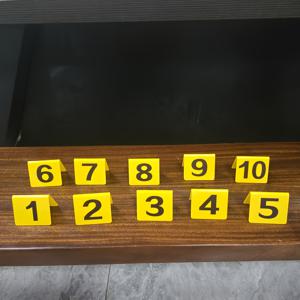 1, 11, 21-30 옐로우, 화이트, 레드, 블랙 아크릴 V자형 번호판, 포지셔닝 플레이트, 다기능 도어 플레이트, 경량 휴대용, 간편한 세척, 마당 및 운동장 위치 표시용