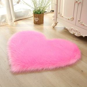 1pc Faux Fur Room Rug, 하트 모양 플러시 러그, 거실 침실용 푹신한 카펫 소파, 덥수룩한 카펫 면적 매트 50*60cm/19.68*23.62in