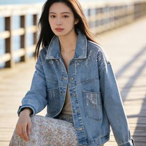 여성 데님 숏 점퍼 뒤태 뒷버튼 루즈핏 워싱 스팽글 봄가을 패션 통근 청카바 간절기 필수 포켓 디자인