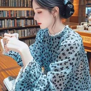 2026 봄가을 신상 스위트 라이트 무탕 셔츠 루즈핏 블루 플로럴 퍼프 슬리브 셔츠