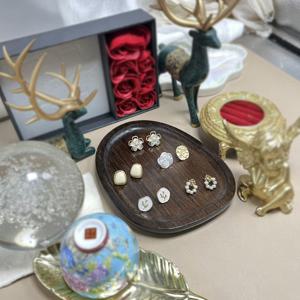 ZHILIN ZL 화이트 로즈 & 동백꽃 할로우 아웃 귀걸이 5쌍 - 수지 드롭 스터드 귀걸이, 데일리웨어, 결혼식, 휴가, 크리스마스 선물, 웨딩 액세서리, 사계절용 베스트 프렌드 선물에 적합 (코팅 없음)