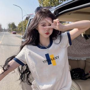 일본 및 한국 스타일 귀여운 캐릭터 영어 패턴 프린트 여성용 반팔 티셔츠, 여름 가을 디자인, 니치 슬림핏 라운드넥 캐주얼 화이트 탑 C136