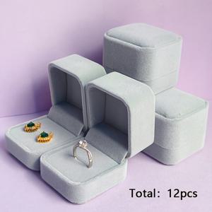 12개 세련된 벨벳 반지 상자, 고급 품질 커플용 반지 상자, 스터드 귀걸이, 드롭 귀걸이, 기념 코인, 배지, 주얼리용 부드러운 벨벳 소재 보석함, 튼튼하고 견고한 주얼리 보관함, 클래식한 부드러운 벨벳 보석함, 선물 상자, 결혼식, 약혼, 생일, 크리스마스, 발렌타인데이, 어머니의 날 선물 포장용, 깜짝 소형 선물 상자, 주얼리 액세서리 미포함