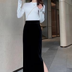 여성용 우아한 블랙 벨벳 스커트. 고급스러운 성격의 사이드 슬릿 드레스. 캐주얼 및 포멀 웨어