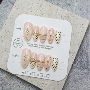 10개 알몽고 반지 네일 프레스 온 네일, 누드 화이트 물방울 무늬 레이스 프린트 인조 네일, 3D 플로럴, 골드 링 및 라인스톤 디자인, 광택 풀 커버 네일 팁 여성용, 데일리, 데이트 및 파티룩