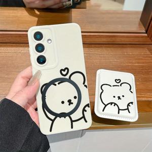 2pcs 1 세트 삼성 갤럭시 S25 고급 창의적 패션 전면 충격 방지 블랙 베어 패턴 자석 휴대폰 케이스 및 갤럭시 S25 S24 S23 S22 플러스 울트라 FE S21+ S20 A54 5G A53 A52 A52S A15 A14 자석 카드 클립, 2-3 카드를 보관할 수 있습니다. 예를 들어 은행 카드, 신용 카드, 신분 카드 등