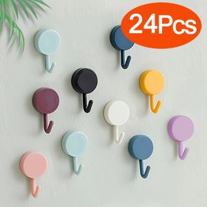 24개 방수 벽걸이 후크 | 파스텔 색상의 컴팩트한 플라스틱 (핑크, 블루, 틸, 블랙, 옐로우) | 욕실, 샤워실 및 문 가장자리용 드릴 프리 후크 | 다기능 수건 및 열쇠 후크, 실용적인 스타일, 랜덤 색상, 다용도 후크
