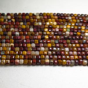 무카이트 천연석 비즈, 사각 슈가 컷 페이셋, 레드, 옐로우, 화이트 혼합. 165개, 2mm 크기, 길이 39cm. DIY 주얼리 제작용 장식 비즈 및 스페이서 비즈로 적합, 팔찌, 목걸이, 의류 장식에 완벽. 선물 제작에 이상적