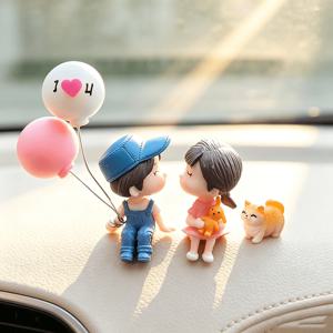 오렌지 태비 고양이 커플 자동차 장식품 3개 세트, 풍선 포함, 무광 고체 수지로 제작. 자동차를 소유한 커플, 부드러운 자동차 인테리어 장식 애호가, 기념일 선물 구매자에게 적합. 자동차 센터 콘솔의 분위기 있는 디스플레이, 달콤한 책상 장식, 또는 발렌타인데이 사랑의 기념일 기념품으로 이상적. 휴일 선물을 위한 최고의 선택.