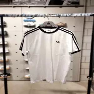 [아디다스]매장발송 남녀공용 오리지널 3-STRIPES 티 KE3537_ESC