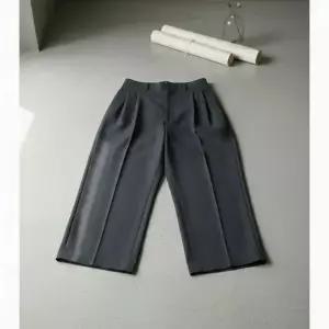르메르 26SS 플리츠 테일러드 팬츠 남성 슬랙스 PA1294 LF414 992