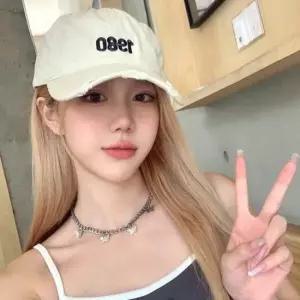 [르에센1st] 줄리아 크림 캡모자형 긴생머리 가발 SD-250735