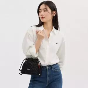 코치 페이 미니 드로우스트링 백 인 시그니처 데님 CCZ45 SVBK