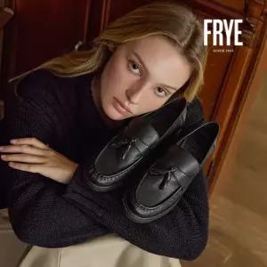 프라이(FRYE) 26FW 램스킨 태슬 슬립온