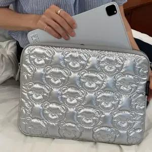 [하이칙스]APOC_Padded Notebook Pouch (13inch)