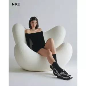 [아웃도어스/나이키]나이키 우먼스 에어맥스 모토 2K 남자 여성 런닝화 운동화 HQ2056-007