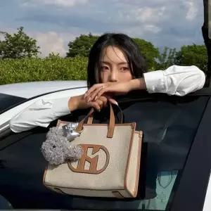 [헤지스](대구신세계)[H20캔버스토트] H소가죽 패치 베이지 토트 겸 숄더백 MHIBA4F108I2