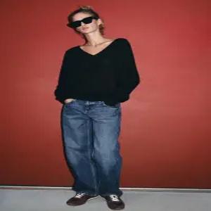 ZARA 브이넥 니트 스웨터 - 블랙 2142/277/800