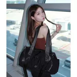 MASMARULEZ [파우치세트] glossy shoulder duffel bag _Black132354