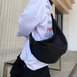 빅반달크로스백 반달백 크로와상백 슬링백 숄더백 학생 가벼운가방 캐주얼