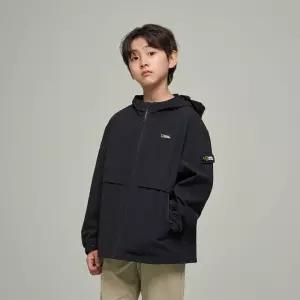 내셔널지오그래픽 키즈 K243UJP940 판테라 우븐 트레이닝 점퍼 CARBONBLACK