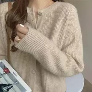 외투 데이트룩 스타일리쉬 간절기 시크 데일리 카디건 휴가룩 캐주얼 간절기