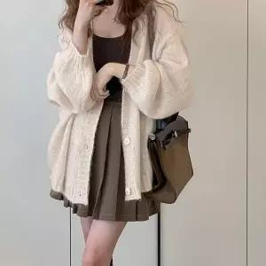 여성 루즈핏 스타일 소프트 터치 경량 얇은 소재 귀여운 가디건 간절기 깔끔한 니트 루즈핏카디건