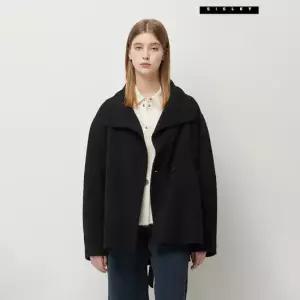 시슬리 샬롯 하이넥 호시 스티치 미디 코트 SACTC1661