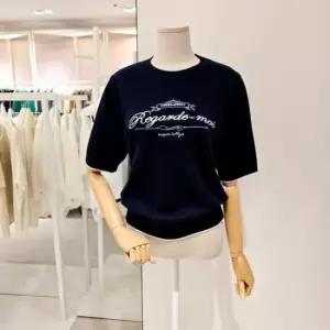 데스틸 D2621SW0578 라운드자수라인니트
