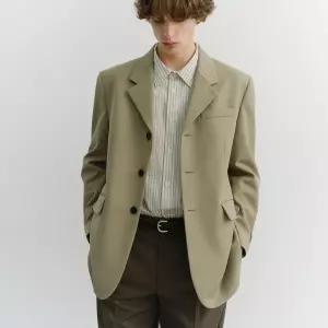 [던스트] UNISEX 3 BUTTON WOOL BLAZER KHAKI BEIGEMUDJA6A103I3