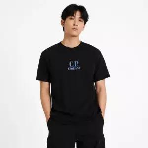 CP컴퍼니 25SS 로고 프린트 티셔츠 18CMTS141A 005100W 999