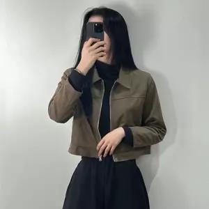 여성 스웨이드 자켓 크롭 무스탕 절개 카라 쌀쌀한 날씨 멋스럽게