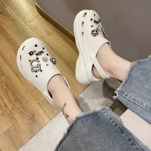 여성 데일리 플랫폼 클로그슈즈 키높이 파츠 장식 여름 통굽 샌들