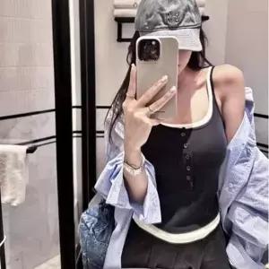 민소매 나시 크롭탑 여성 스퀘어넥 배색 레이어드 상의