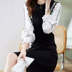정장룩 프릴 원피스 블랙 화이트 색상 대비 금색 단추