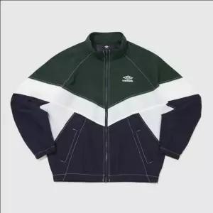 엄브로 크리스피 타슬란 긴팔 바람막이 자켓 / DARK CHARCOAL UR324CJK91