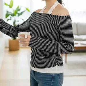 여성 오프숄더 스트라이프 홀터넥 긴팔 티셔츠 검정